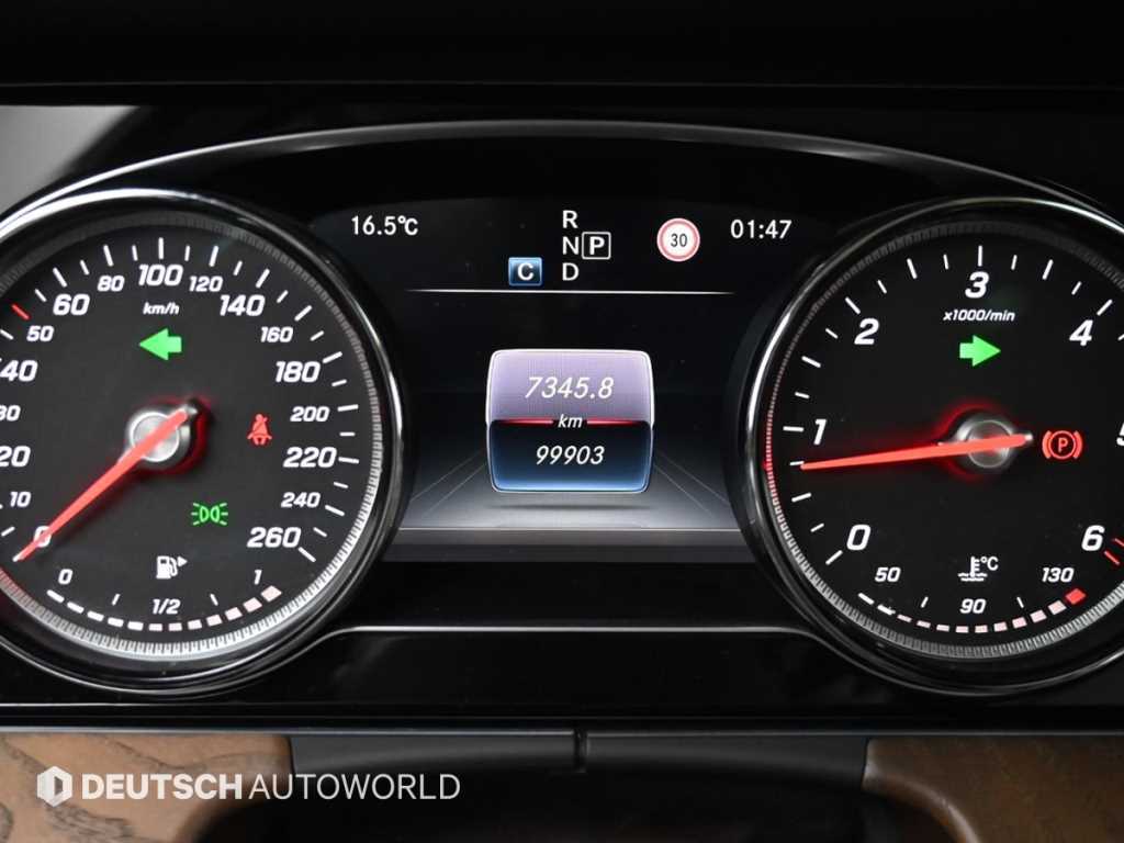 Mercedes Benz E class - Vista 8