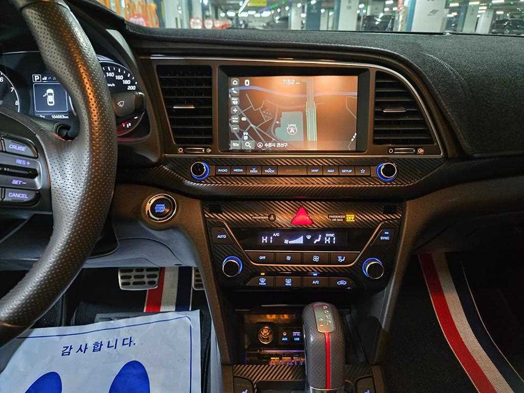 HYUNDAI Avante - Vista 11