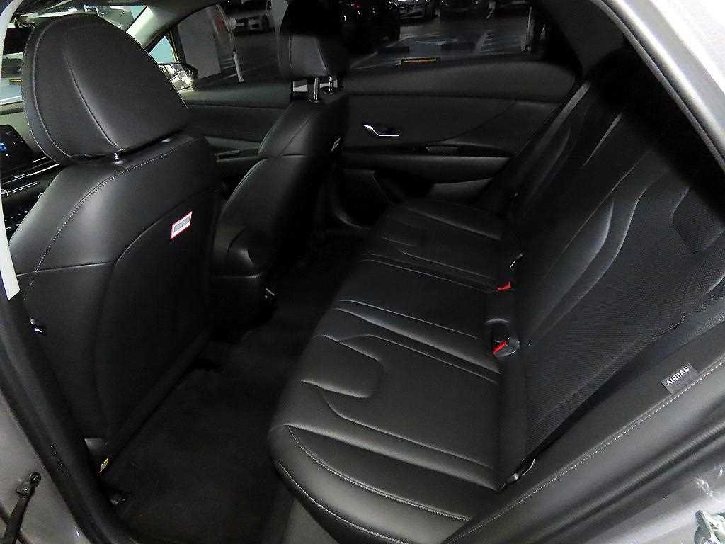 HYUNDAI Avante - Vista 7