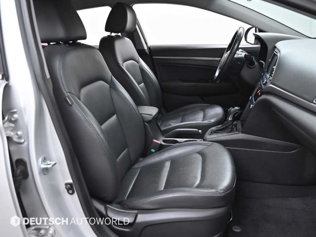 HYUNDAI Avante - Vista 10