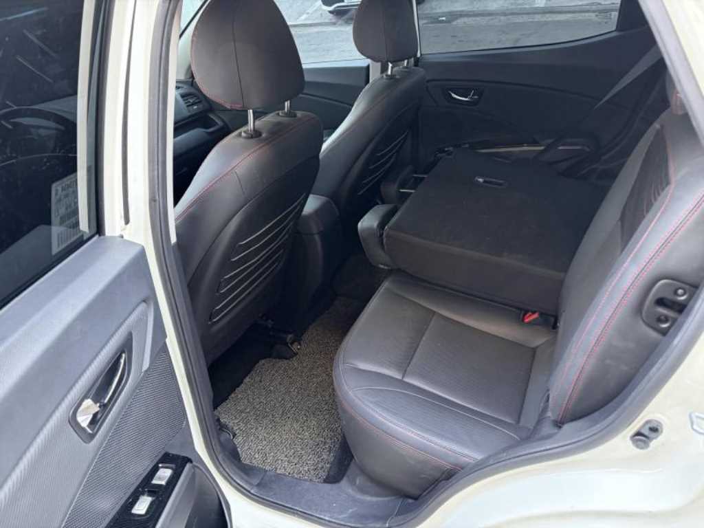 Ssangyong Tivoli - Vista 5