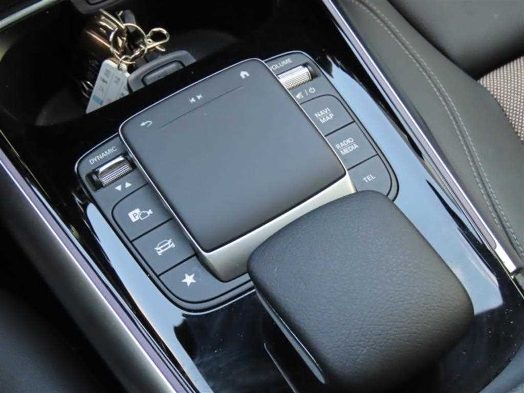 Mercedes Benz EQA - Vista 7