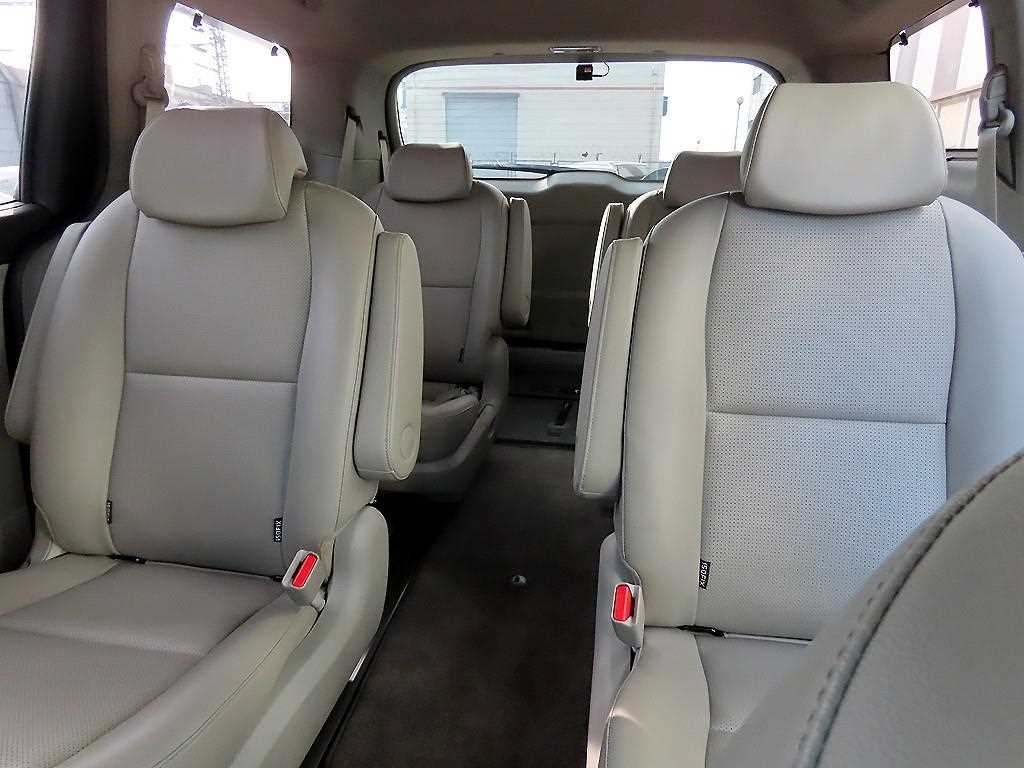 KIA Carnival - Vista 7