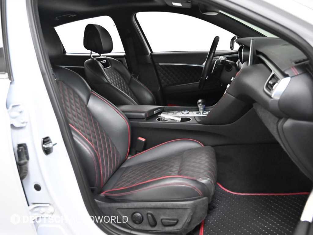 Genesis G70 - Vista 10