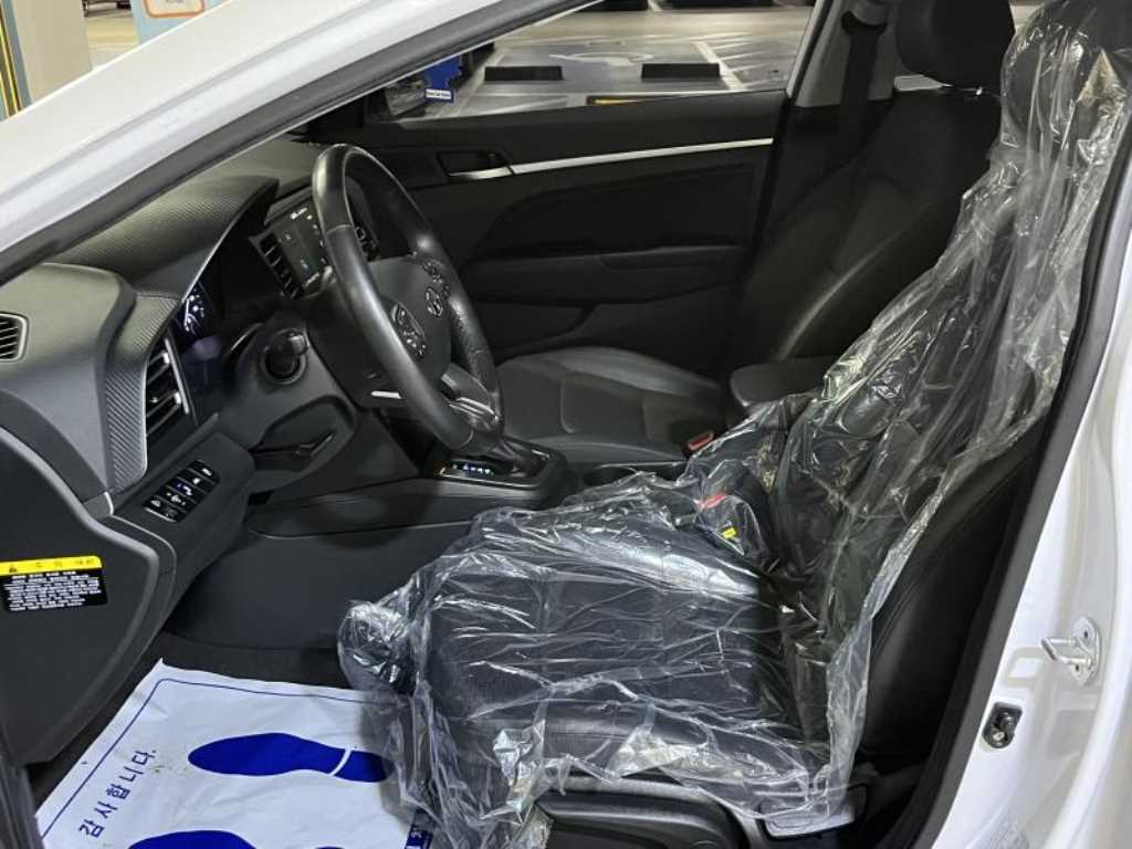 HYUNDAI Avante - Vista 6