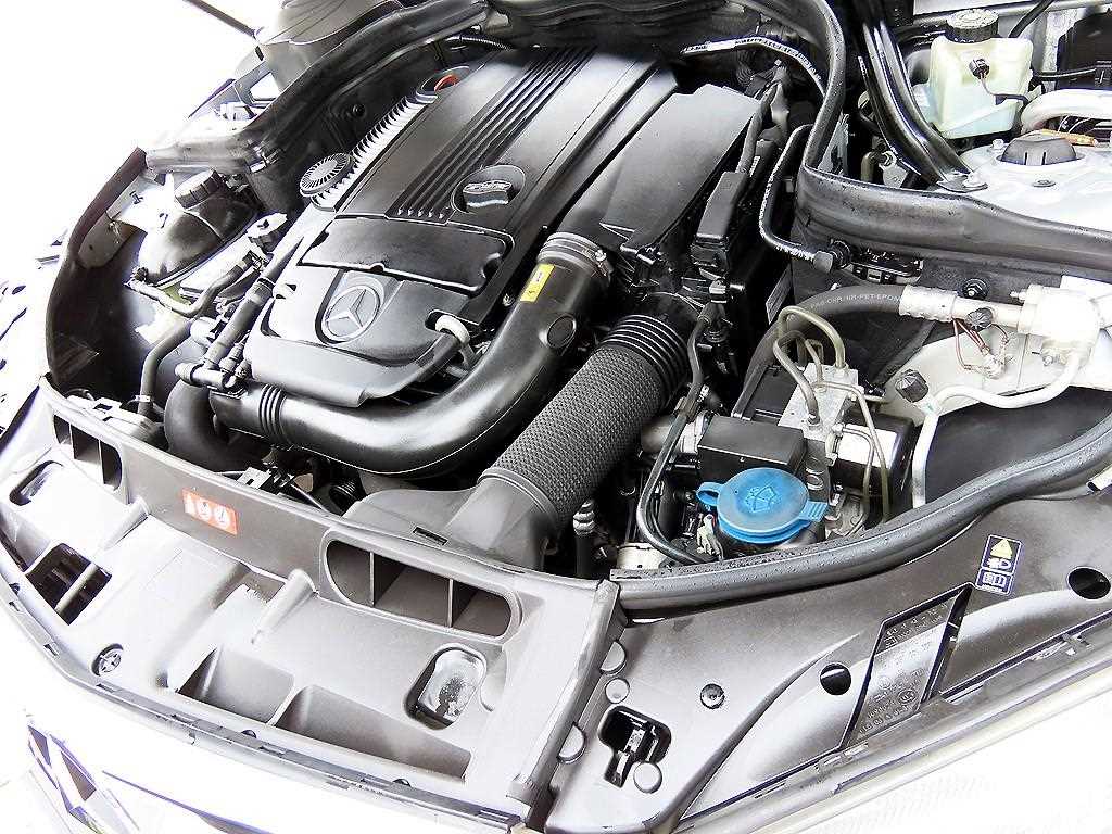 Mercedes Benz C Class 2010 Plateado - Importación desde Corea - HF Imports Iquique - Foto 19