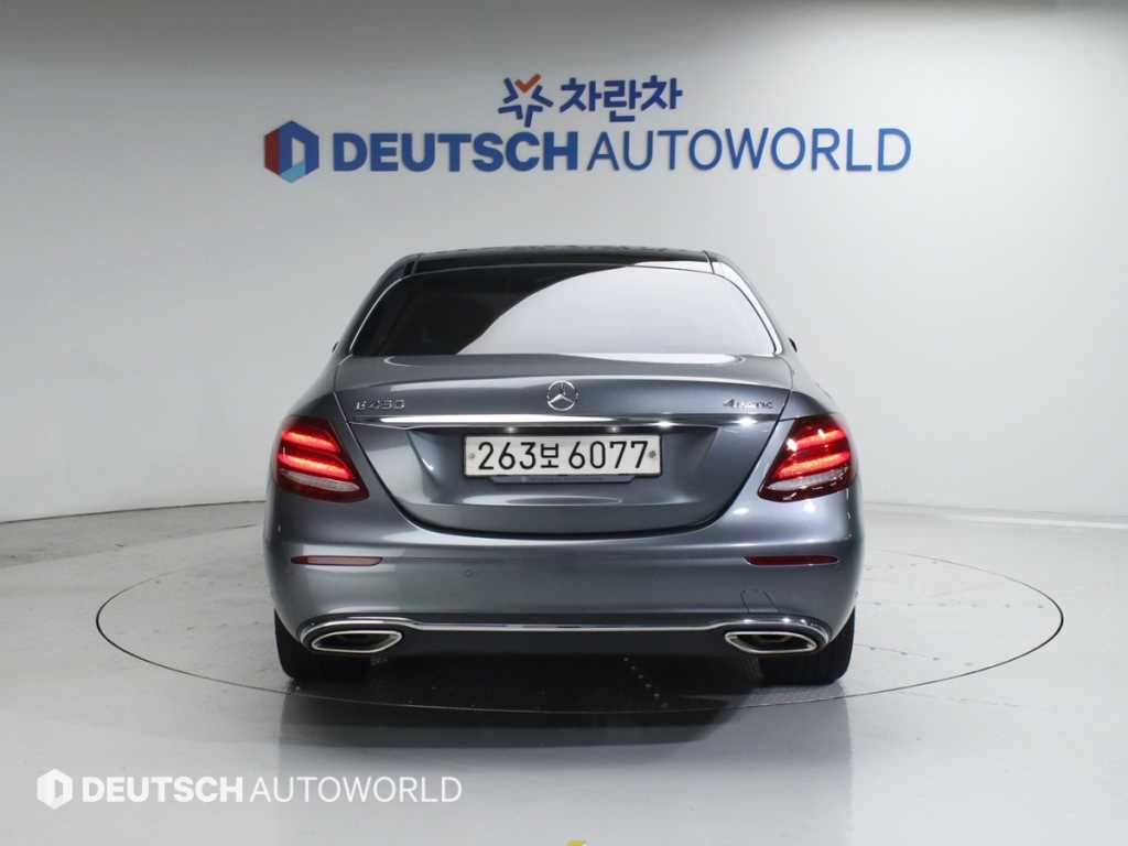 Mercedes Benz E class - Vista 4