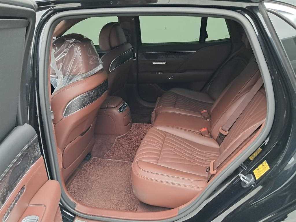 Genesis G90 - Vista 12