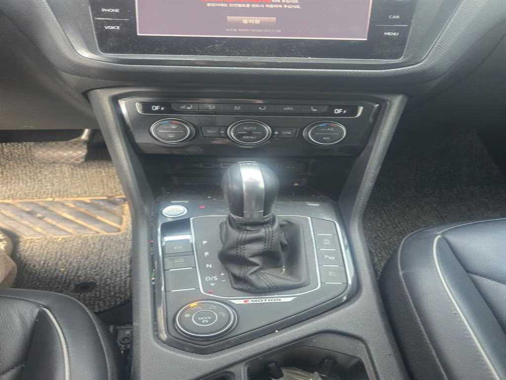 Volkswagen Tiguan 2018 Plateado - Importación desde Corea - HF Imports Iquique - Foto 13