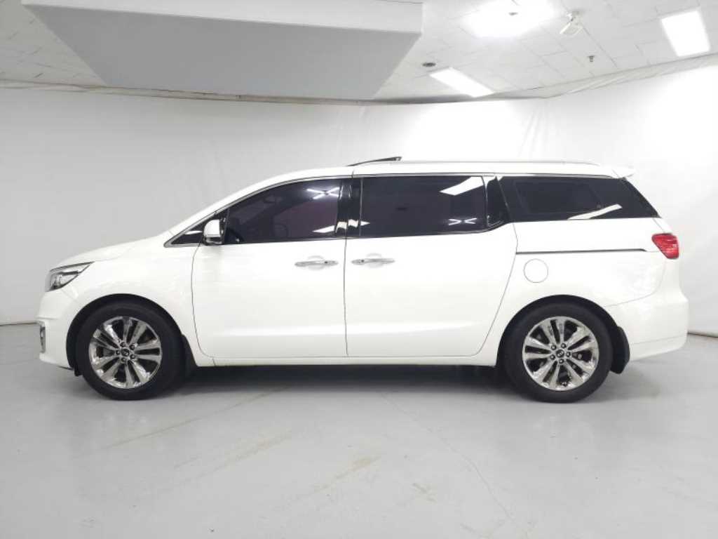 KIA Carnival - Vista 2