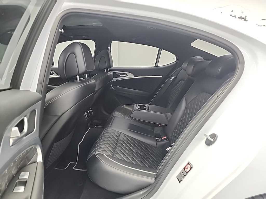 Genesis G70 - Vista 12