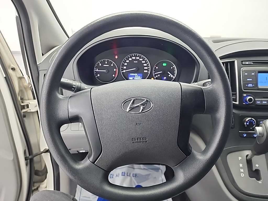 HYUNDAI Starex - Vista 9