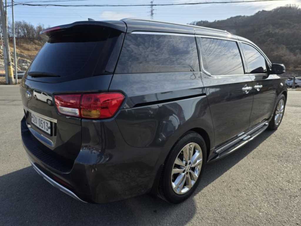 KIA Carnival - Vista 6