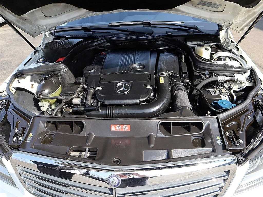 Mercedes Benz C Class 2014 Blanco - Importación desde Corea - HF Imports Iquique - Foto 19