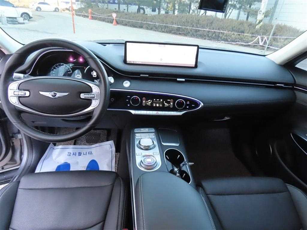 Genesis GV70 - Vista 9