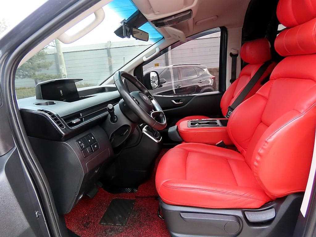 HYUNDAI Staria - Vista 5