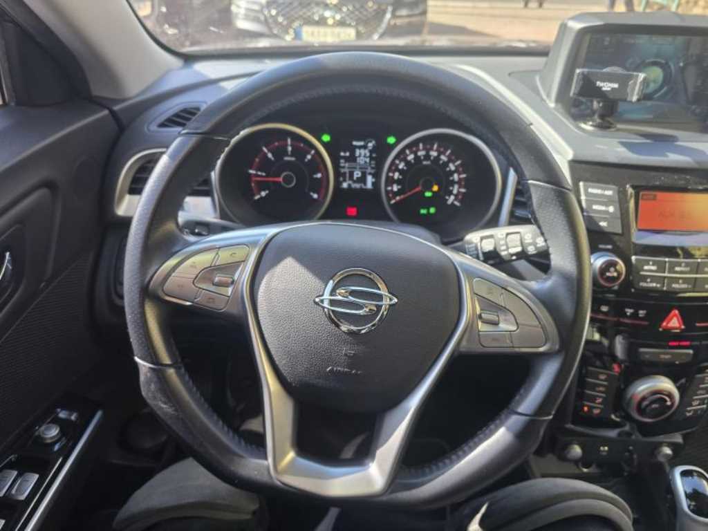 Ssangyong Tivoli - Vista 12