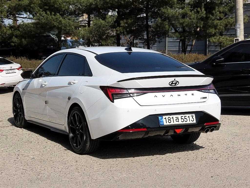 HYUNDAI Avante - Vista 3