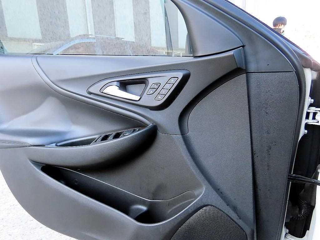 Chevrolet Malibu - Vista 11