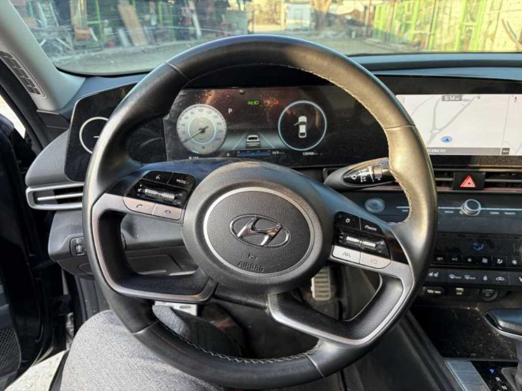 HYUNDAI Avante - Vista 9