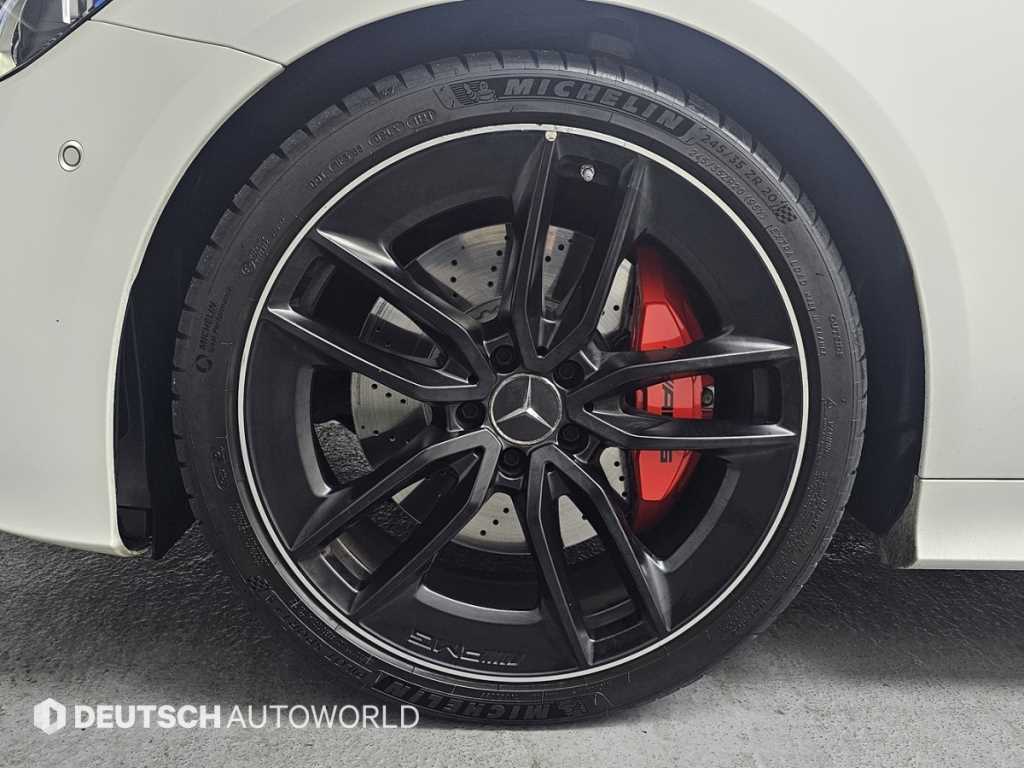 Mercedes Benz E class - Vista 5