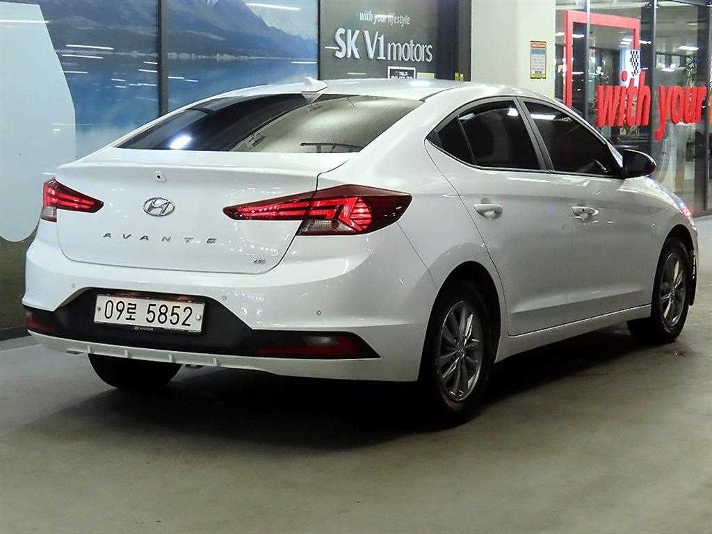 HYUNDAI Avante - Vista 4
