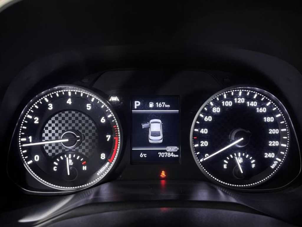 HYUNDAI Avante - Vista 11