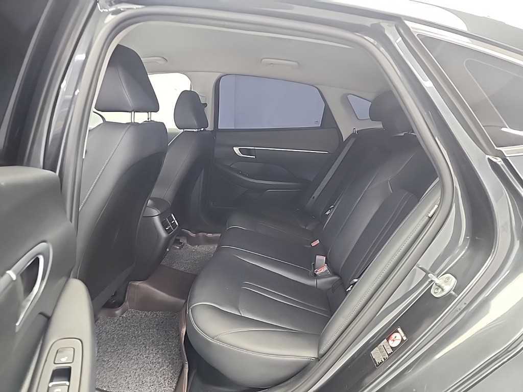 HYUNDAI Sonata - Vista 12