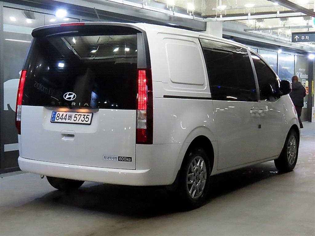 HYUNDAI Staria - Vista 4