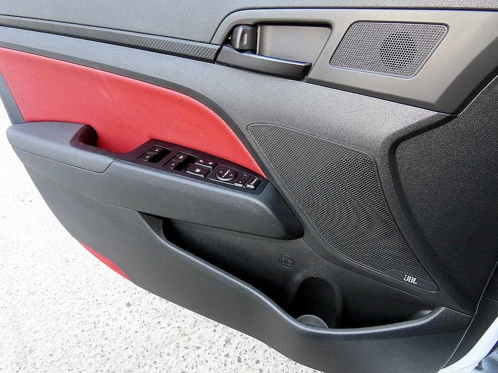 HYUNDAI Avante - Vista 11