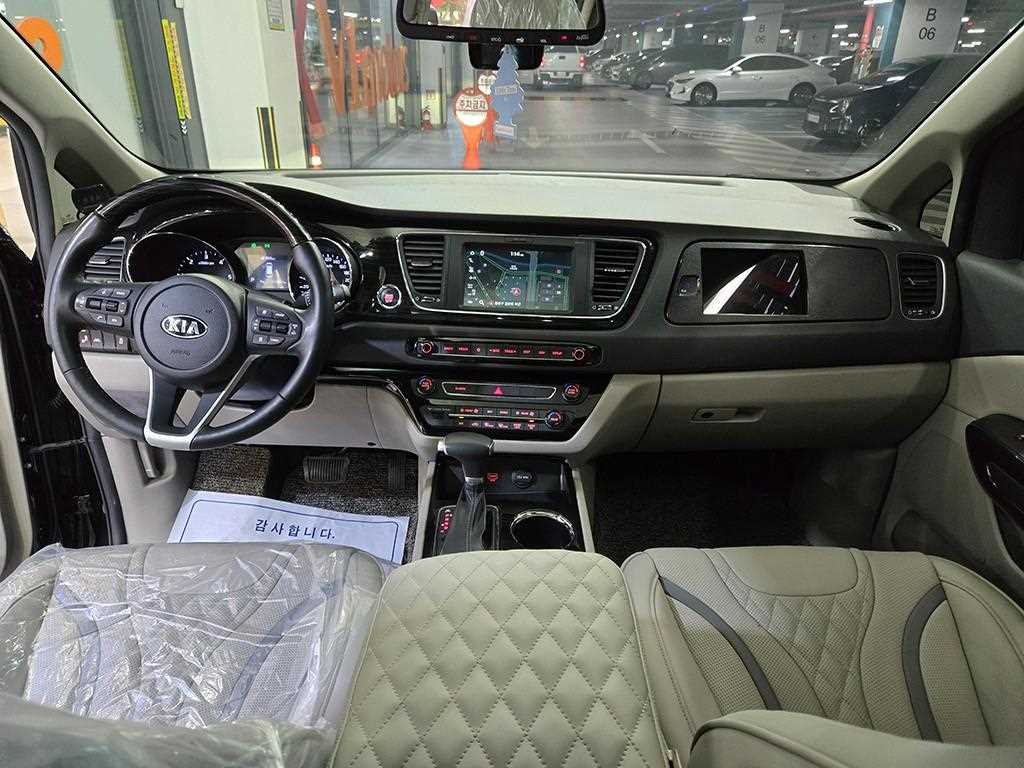 KIA Carnival - Vista 8