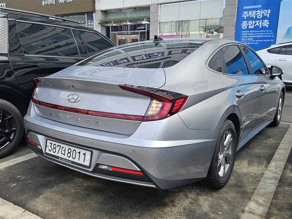 HYUNDAI Sonata - Vista 3