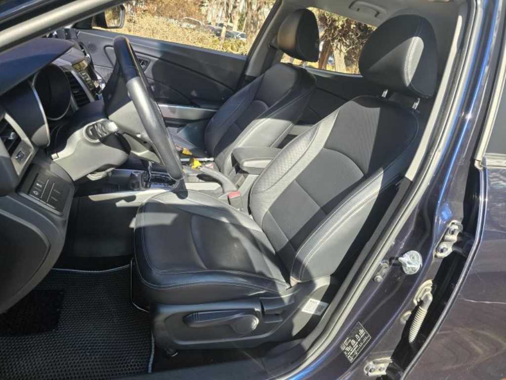 Ssangyong Tivoli - Vista 8