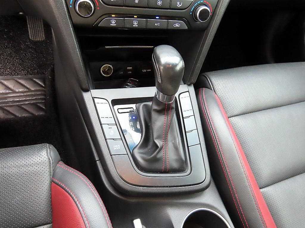 HYUNDAI Avante - Vista 10