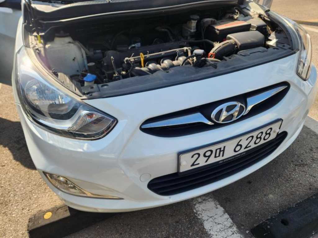 HYUNDAI Accent 2011 Blanco - Importación desde Corea - HF Imports Iquique - Foto 1