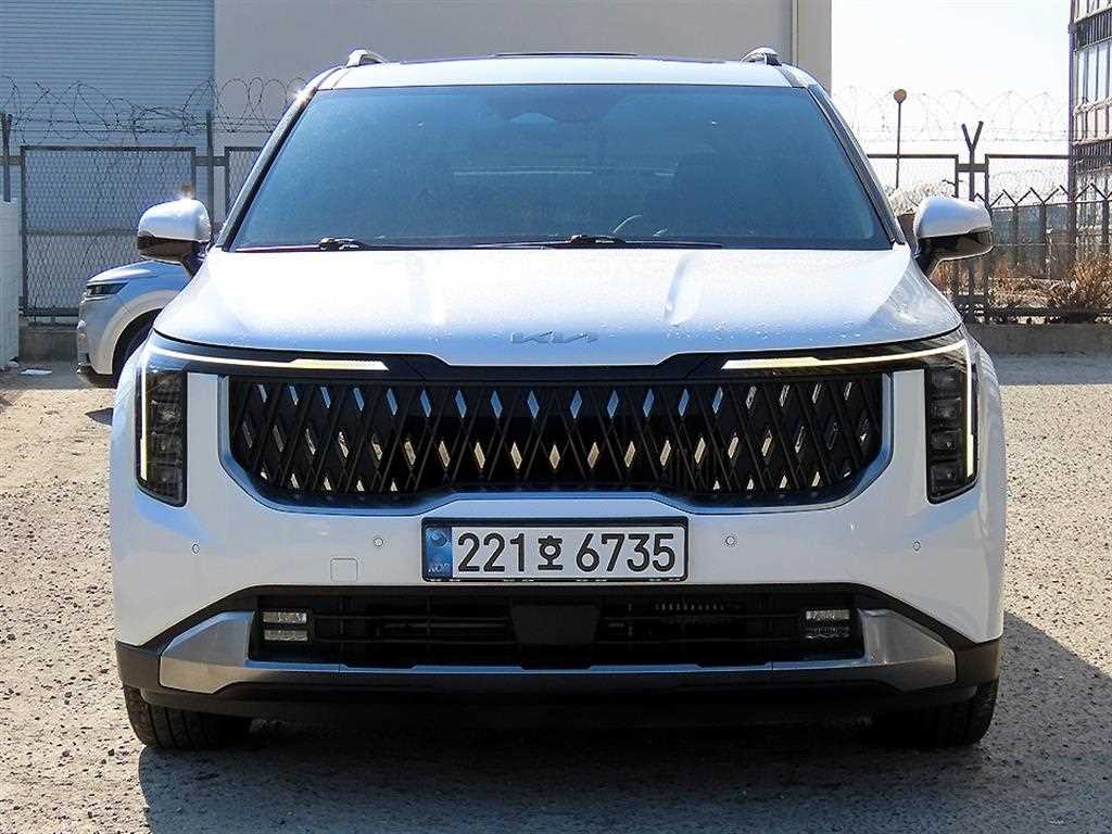 KIA Carnival 2024 Blanco - Importación desde Corea - HF Imports Iquique - Foto 1