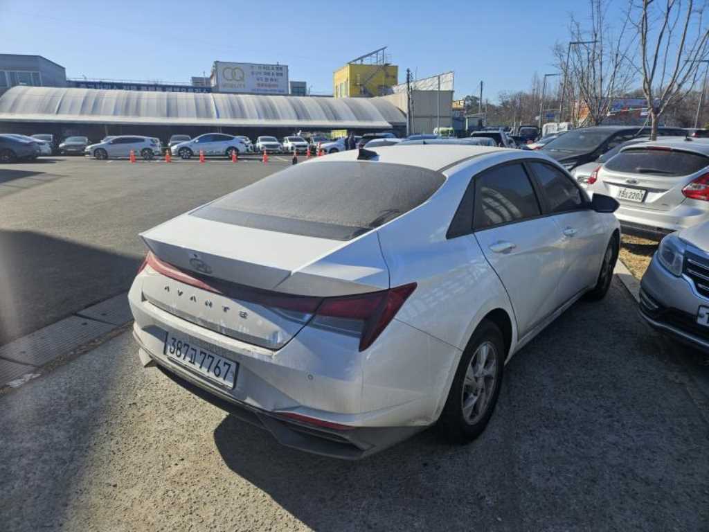 HYUNDAI Avante - Vista 4