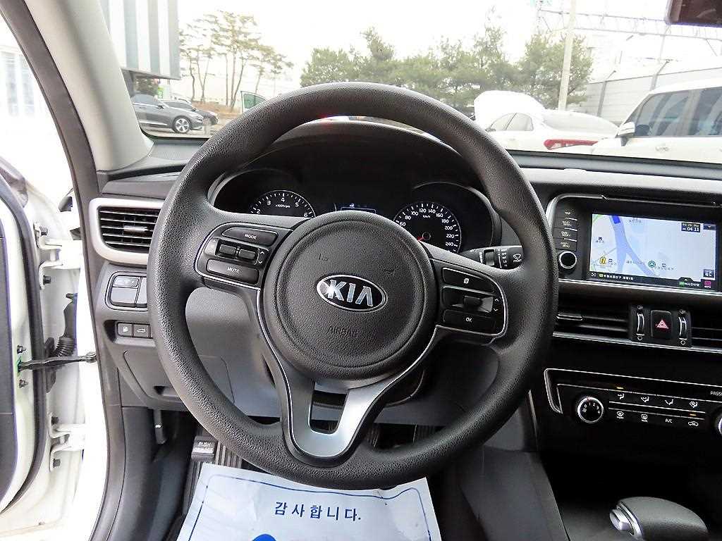 KIA K5 - Vista 8