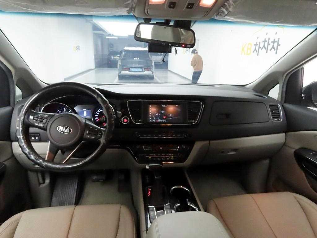 KIA Carnival - Vista 6
