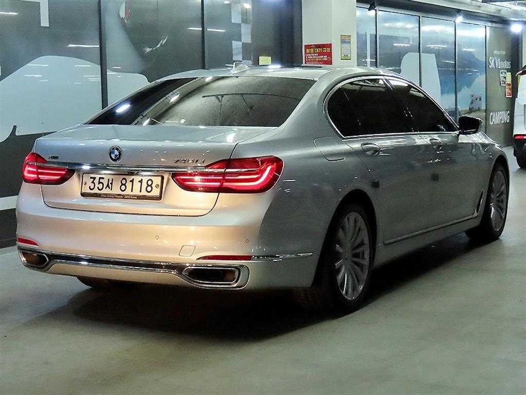 BMW 7 Series - Vista 4