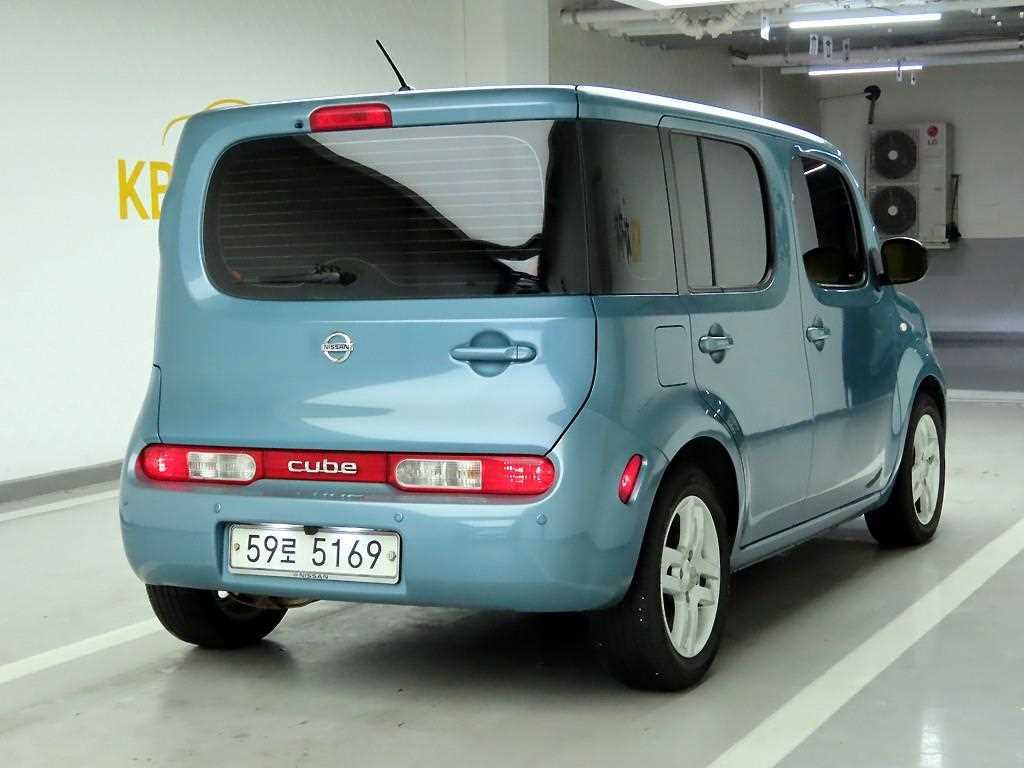 Nissan Cube - Vista 4