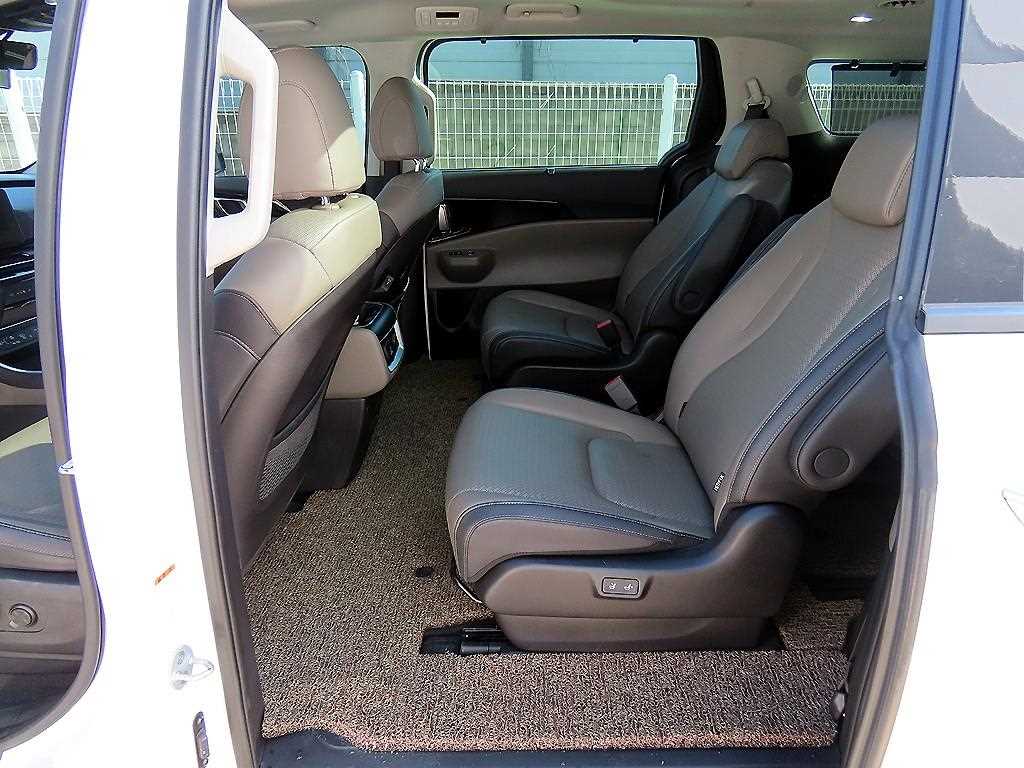 KIA Carnival - Vista 6