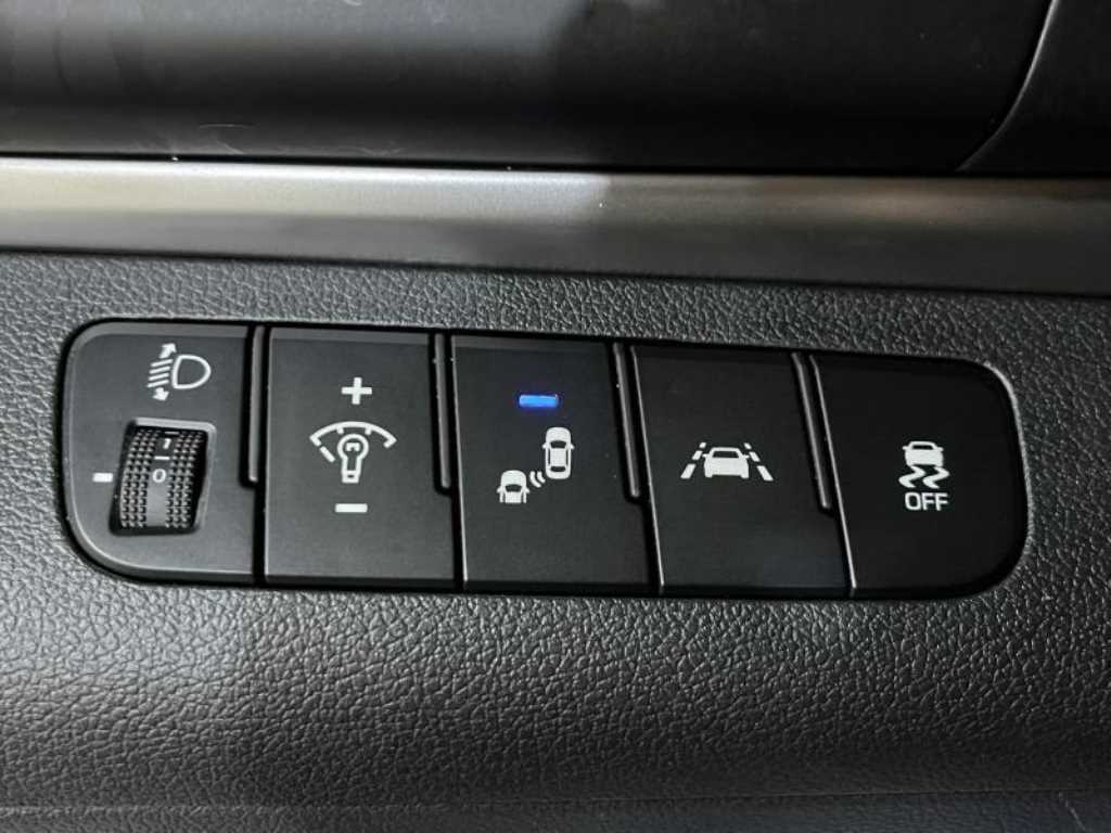 HYUNDAI Avante - Vista 9