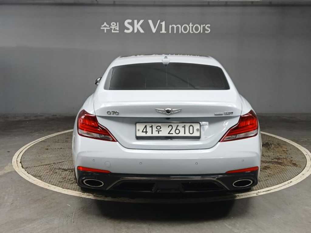 Genesis G70 - Vista 5