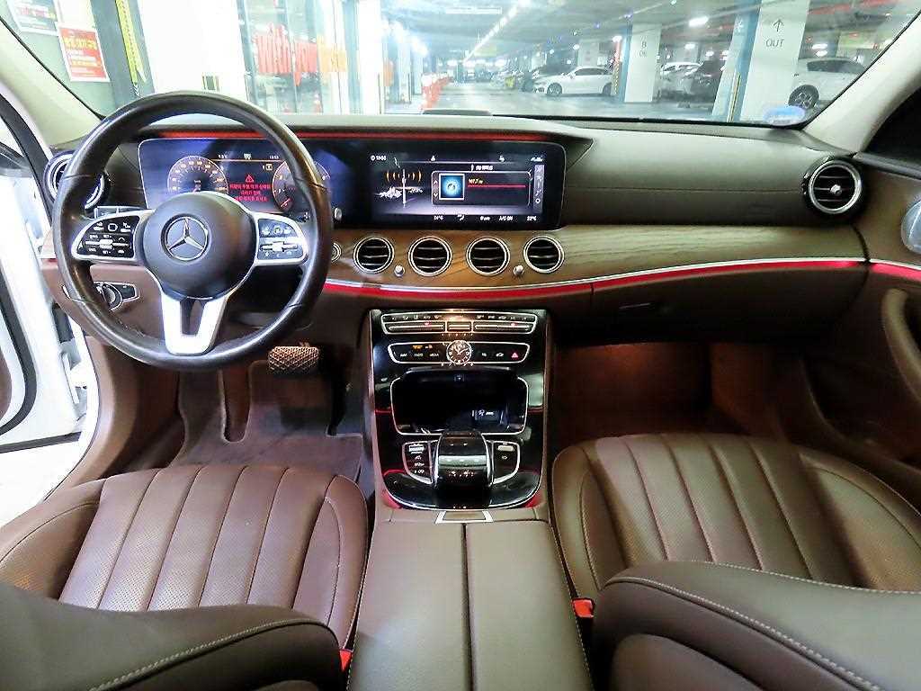 Mercedes Benz E class - Vista 10