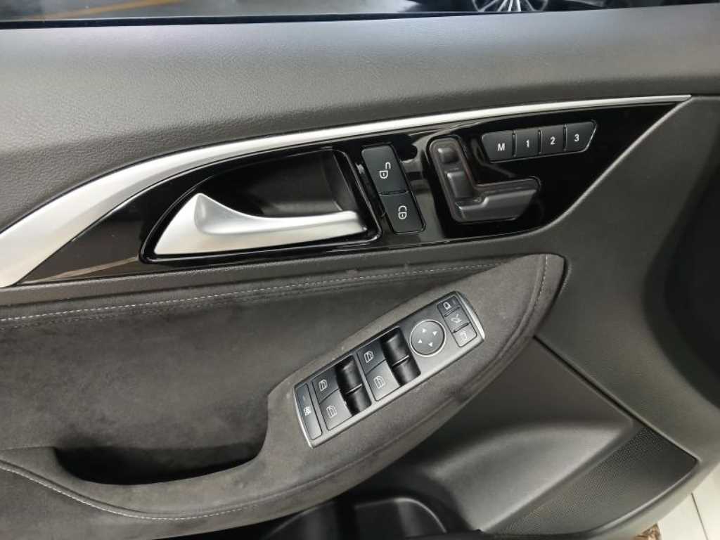 Infiniti Q - Vista 10