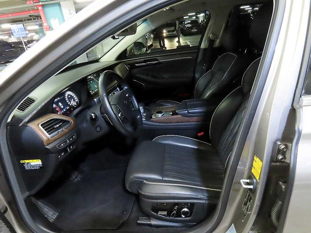 Genesis G90 - Vista 6