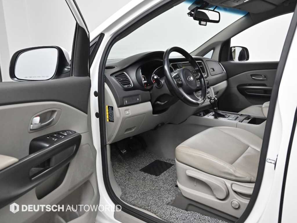 KIA Carnival - Vista 11