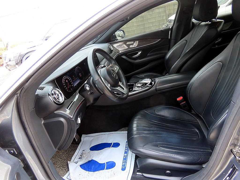 Mercedes Benz CLS Class - Vista 5