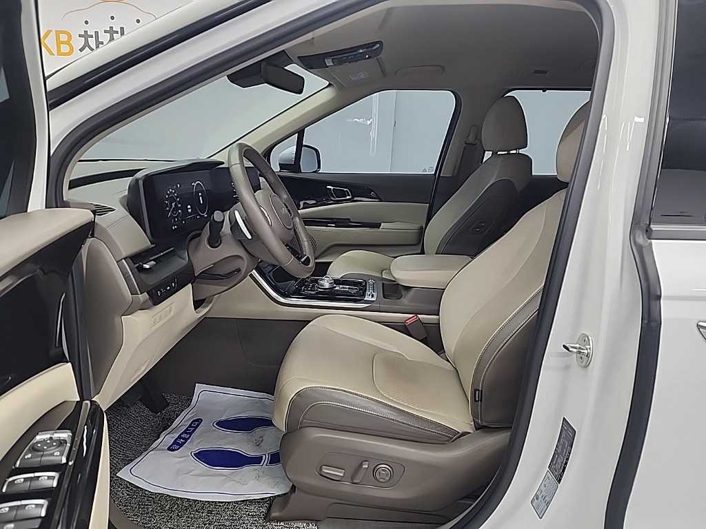 KIA Carnival - Vista 11